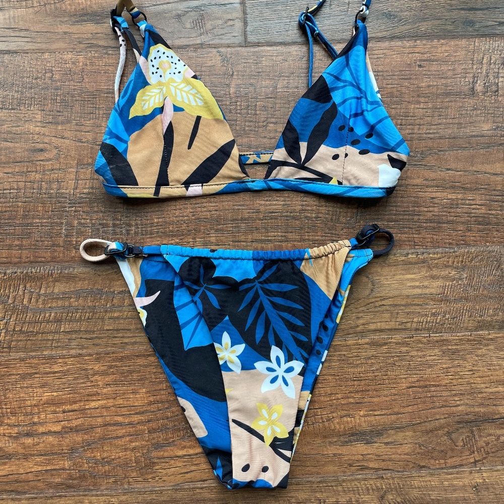 Stone Fox Swim bikini set XS top and S Bottoms